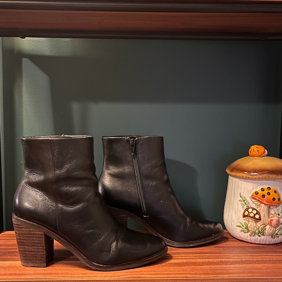 Lucky Brand Heel Ankle Boot - Picture 3 of 9